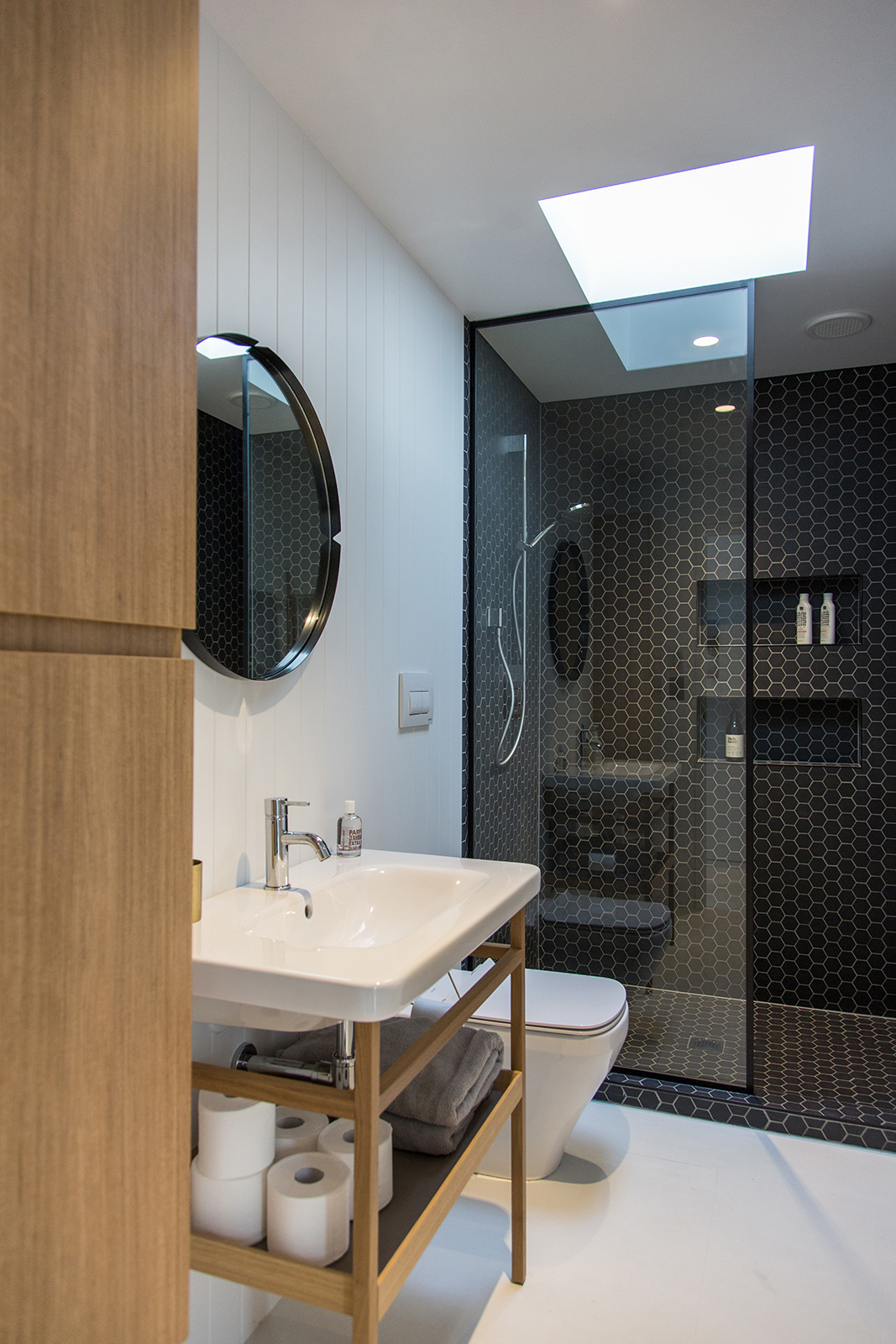 The home's compact bathroom is located in its central service core. Photograph by Jeremy Toth. 