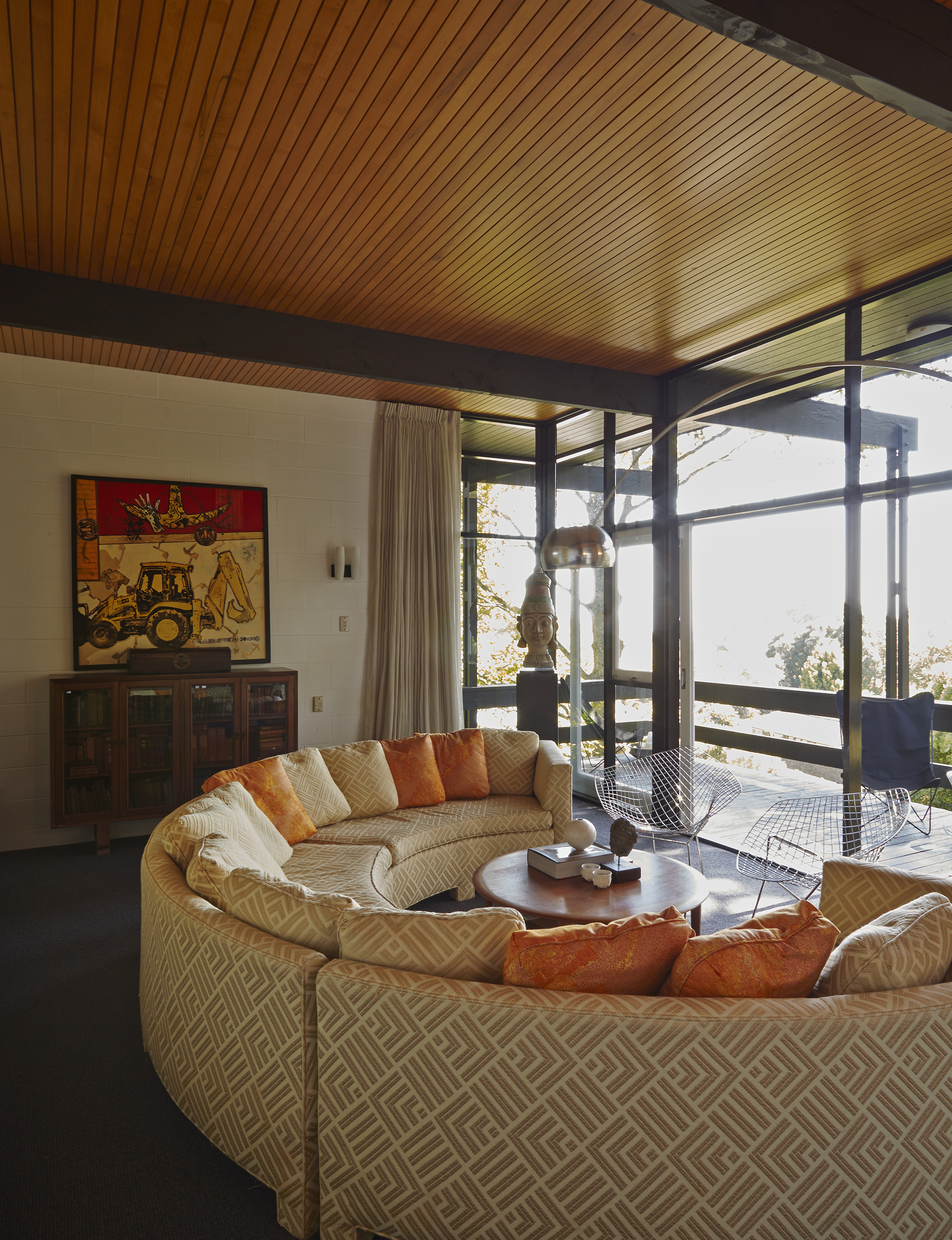 The sectional sofa, covered in its original 60s fabric, was purchased from Auckland’s Mid Century Design. 