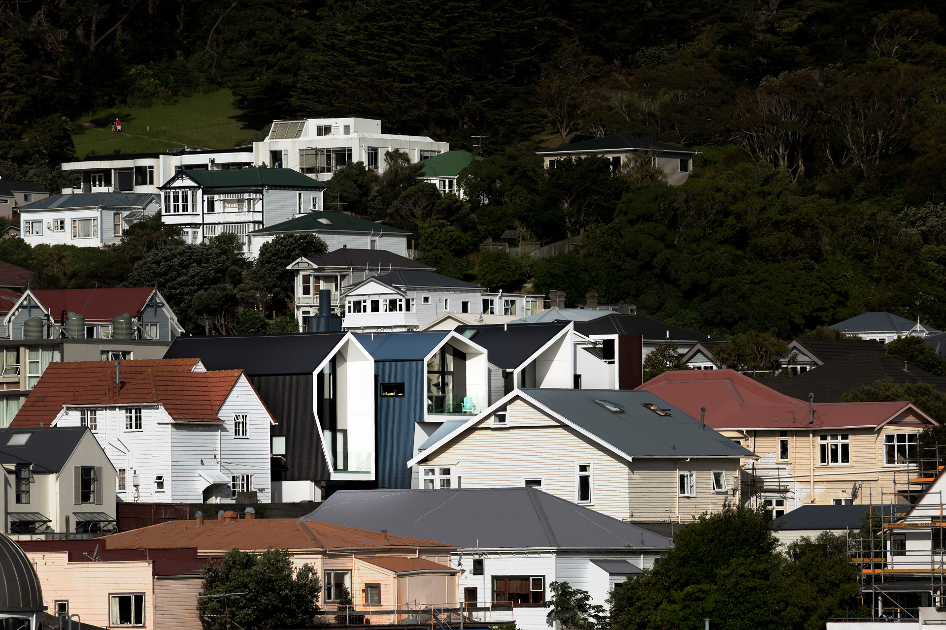 The roof forms echo the shapes of the historic neighbourhood. Photo by Jeff Brass. 