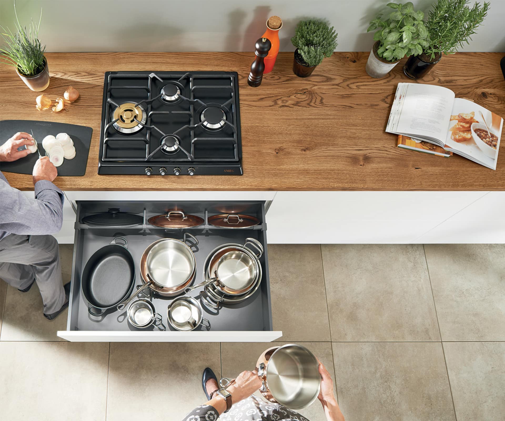 A kitchen featuring Blum’s innovative hardware and organising systems.